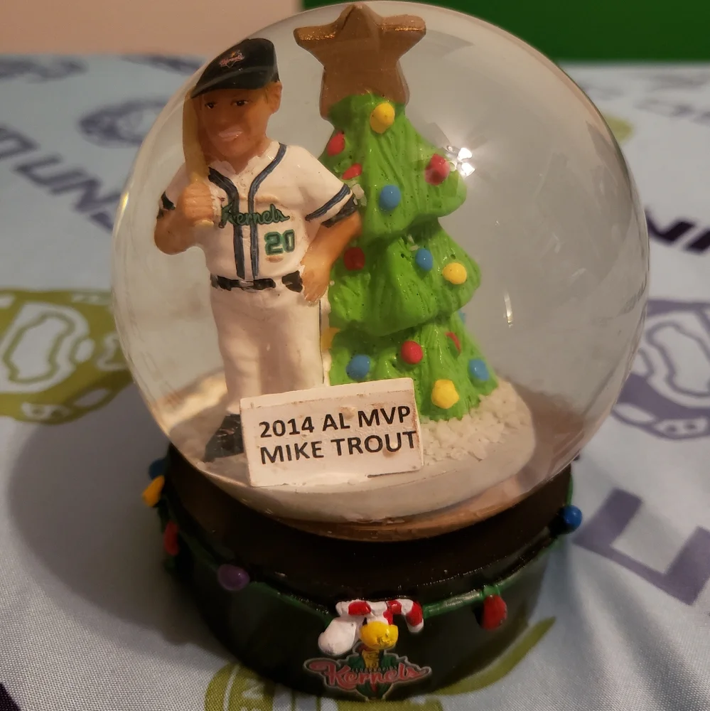 ⚾️ Mike Trout Christmas Snow Globe ⚾️ - Picture 1 of 6